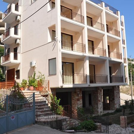 Nikos Hotel And Apartments Саранда Экстерьер фото