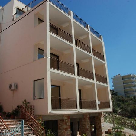 Nikos Hotel And Apartments Саранда Экстерьер фото