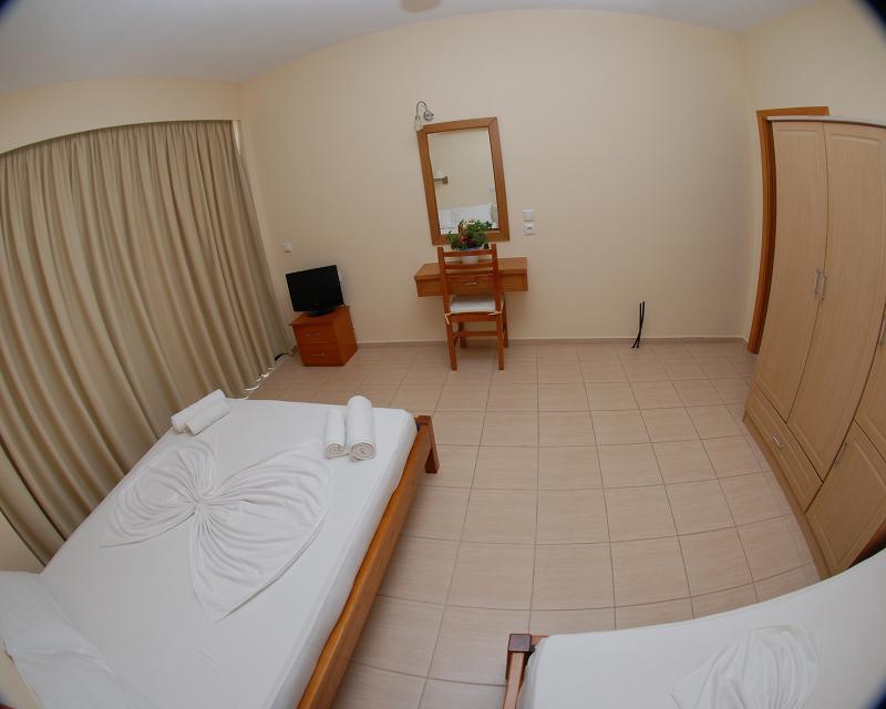 Nikos Hotel And Apartments Саранда Экстерьер фото