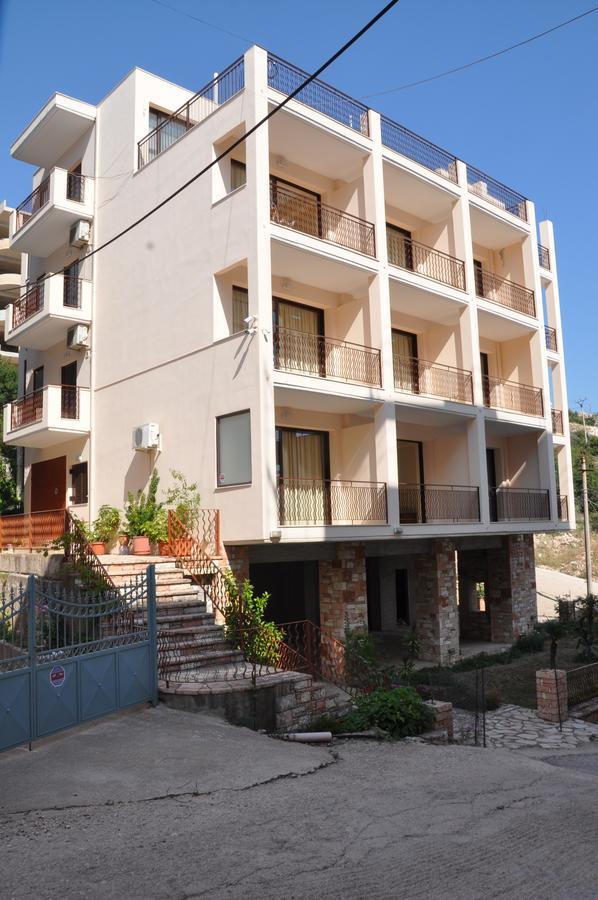 Nikos Hotel And Apartments Саранда Экстерьер фото