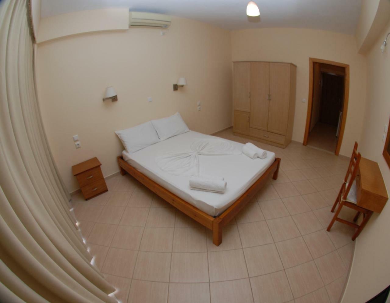 Nikos Hotel And Apartments Саранда Экстерьер фото