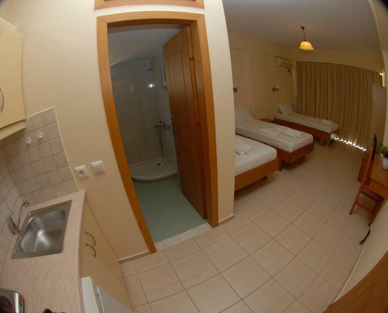 Nikos Hotel And Apartments Саранда Экстерьер фото