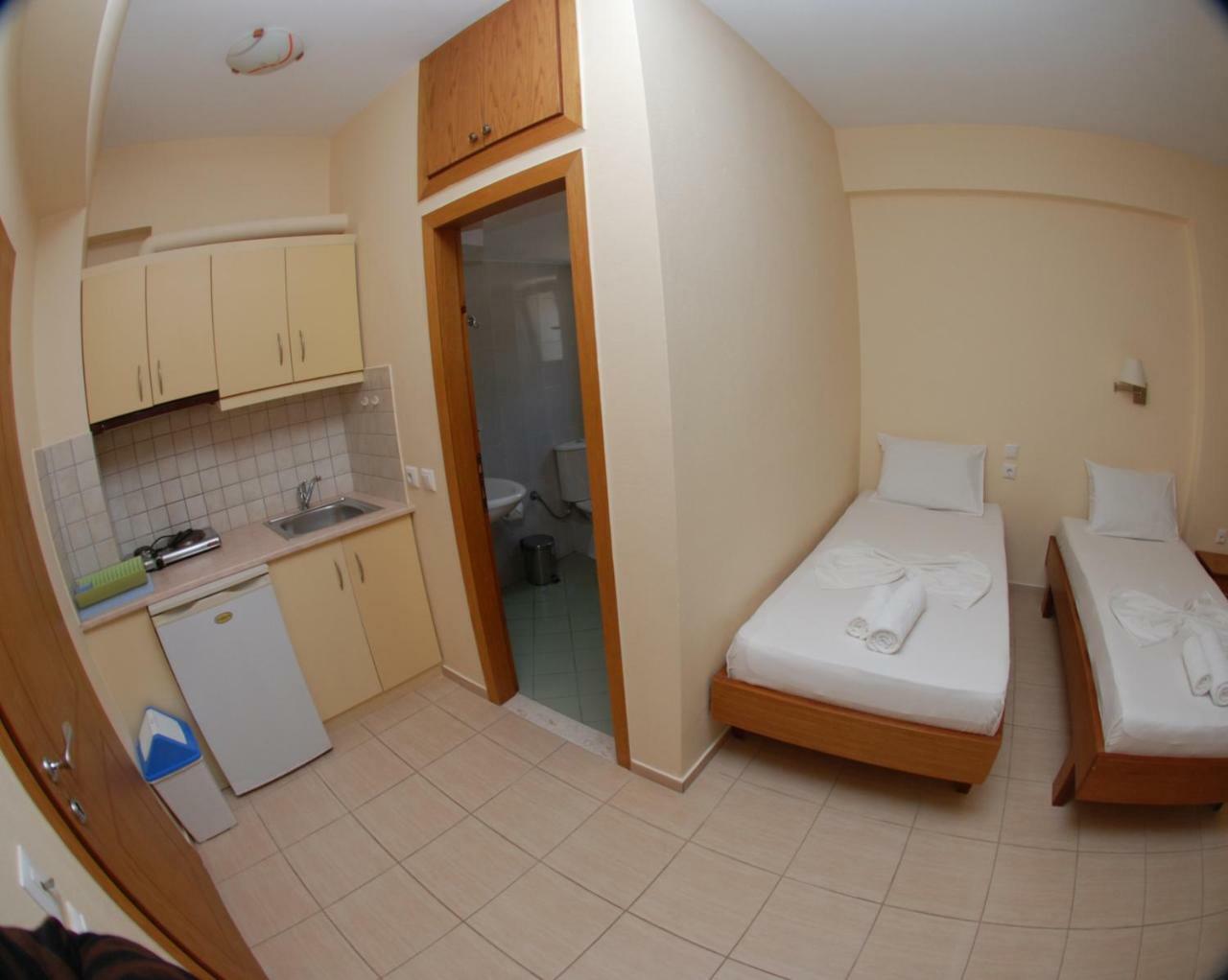 Nikos Hotel And Apartments Саранда Экстерьер фото