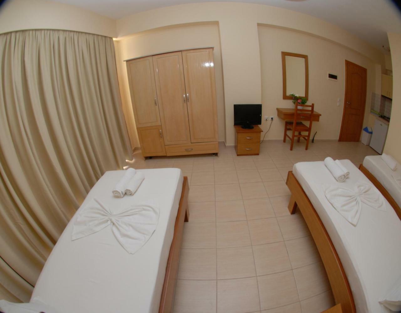 Nikos Hotel And Apartments Саранда Экстерьер фото