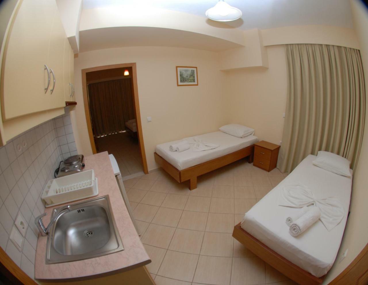 Nikos Hotel And Apartments Саранда Экстерьер фото