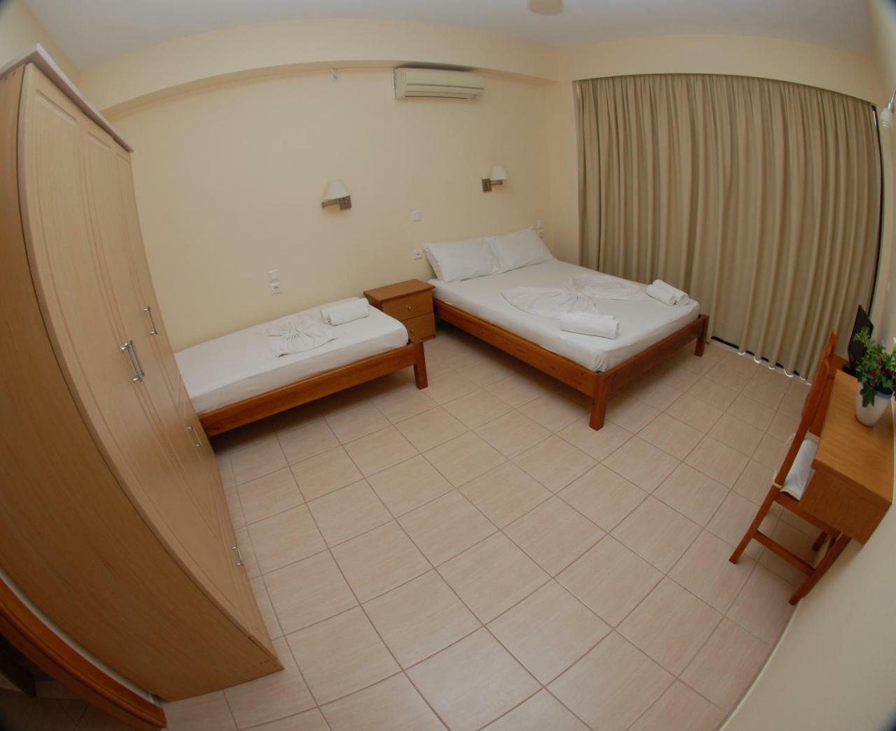 Nikos Hotel And Apartments Саранда Экстерьер фото